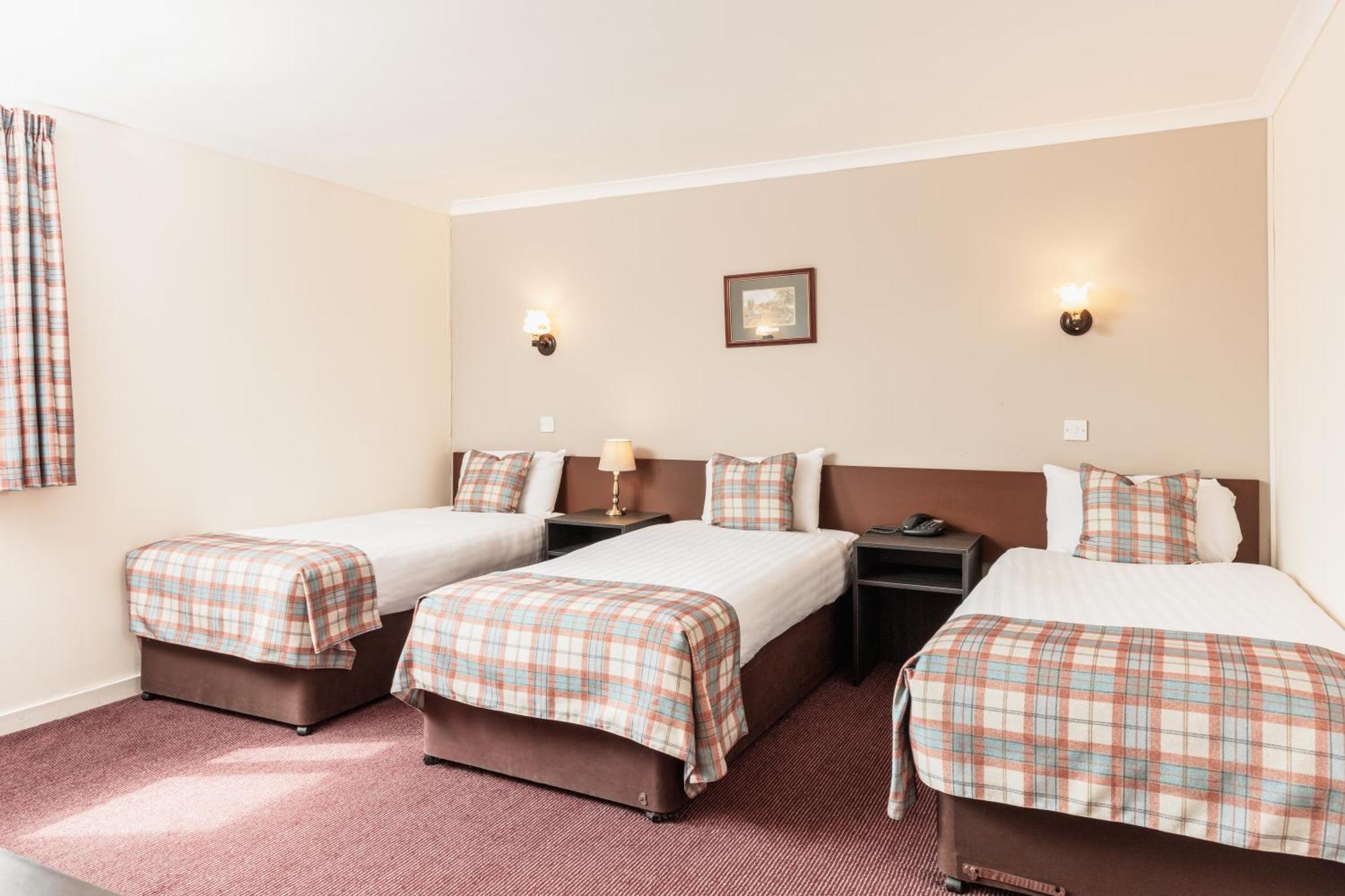 Highlander Hotel 'A Bespoke Hotel' Newtonmore Eksteriør billede
